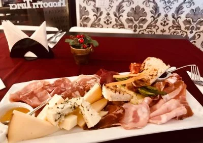 Salumi & Formaggi Medio con confetture, armonia di dolcezza.