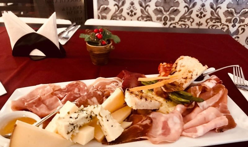 Salumi & Formaggi Medio con confetture, armonia di dolcezza. 1 Salumi & Formaggi Medio con confetture, armonia di dolcezza.