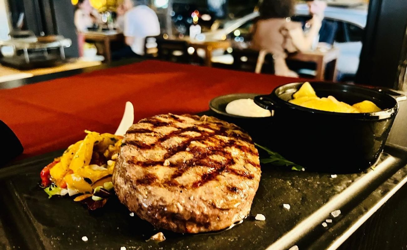 Hamburger di Chianina, carne pregiata dal sapore autentico.