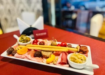 Salumi più sott’oli, composizione di puro gusto.