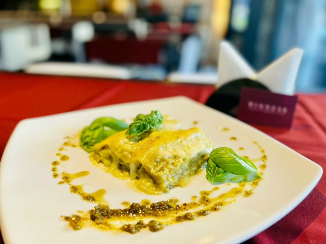 Lasagna al Pesto di Basilico è un primo piatto di origine ligure dai sentori irresistibili.