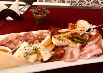 Salumi & Formaggi Medio con confetture, armonia di dolcezza.