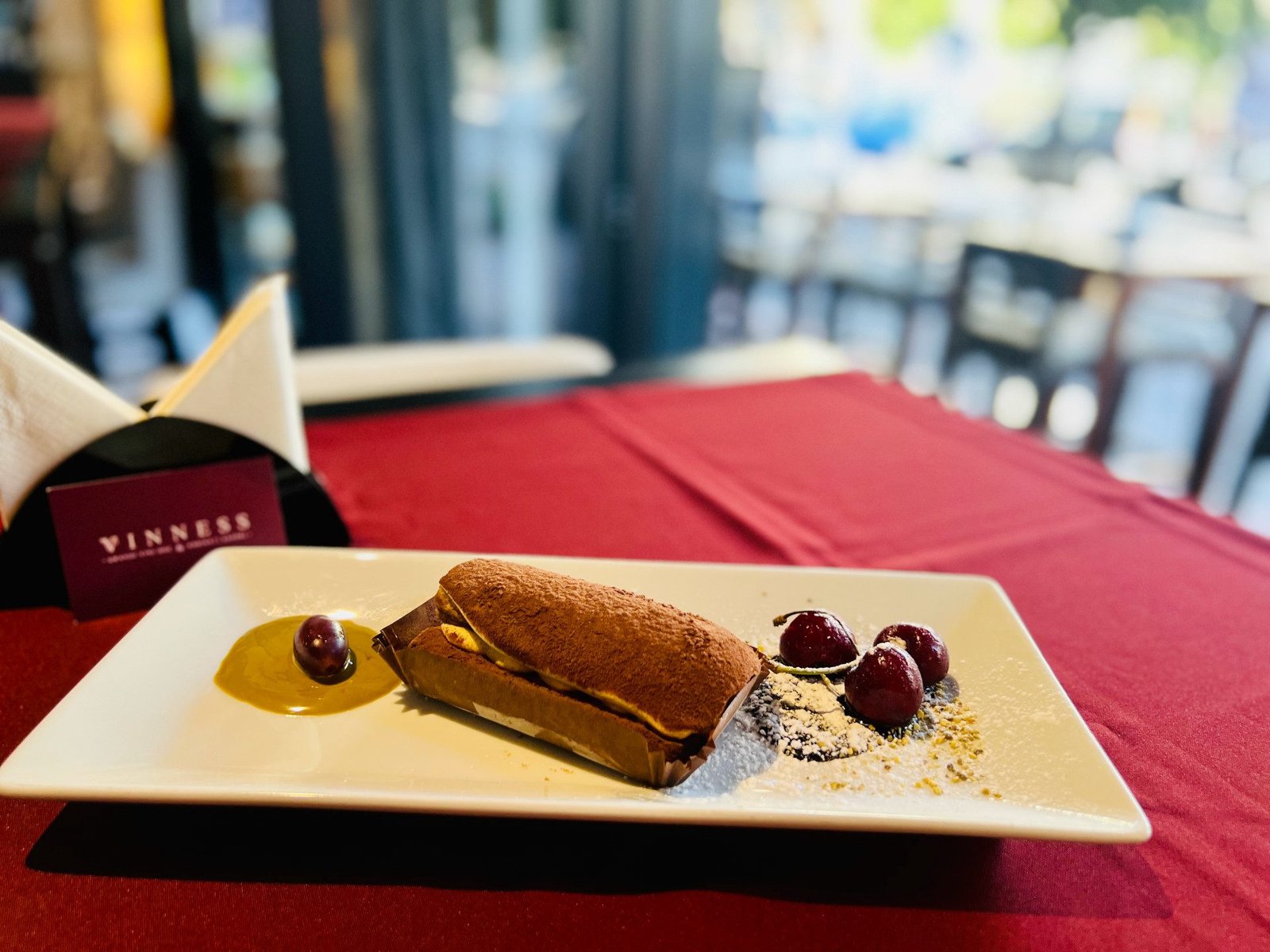 Tiramisù Savoiardi, un tuffo nel cuore della dolcezza italiana.