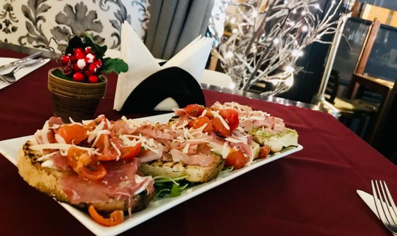 Bruschette Quattro bruschette, tutto il gusto con il contorno perfetto.