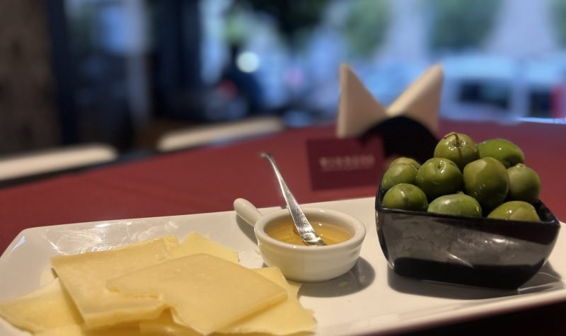 Olive Verdi & Grana Padano DOP & Miele, un mix dal sapore deciso.