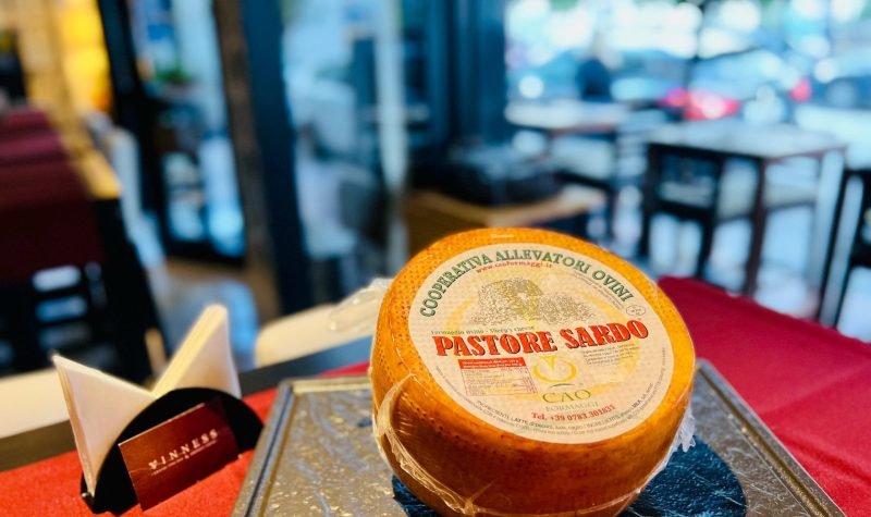 Pastore Sardo Pastore Sardo, dolcezza di un’antica e nobile tradizione casearia.
