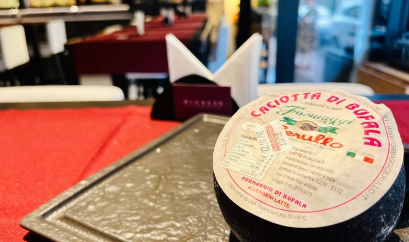 Caciotta di Bufala Caciotta di Bufala, la perfezione di un gusto delicato.