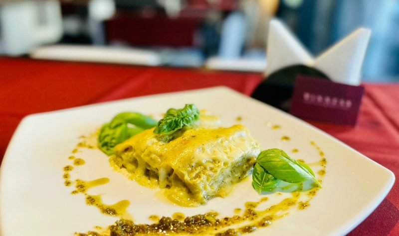 Lasagna al Pesto di Basilico. Lasagna al Pesto di Basilico è un primo piatto di origine ligure dai sentori irresistibili.
