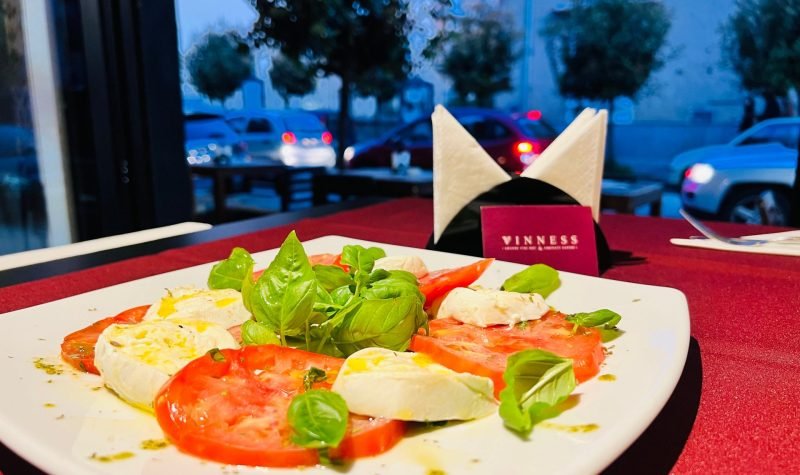 Insalata Caprese. Insalata Caprese, leggerezza di gusto.