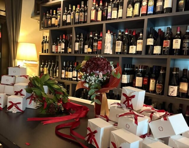 Vinness 262 Auguri alla nostra dottoressa 🍀🎓📜 #enotecanapoli #vinness #vinnesswinestore #vinerianolana #enotecavinness #vinerianola #vineria #bracerianola #bracerianolana #braceriavinness #enoteca #enotecanolana #vinerianapoli #gastronomianola #vineriavinness #braceria #gastronomiavinness #norceria #renzini #gourmet #altanorceria #vinnessinlove