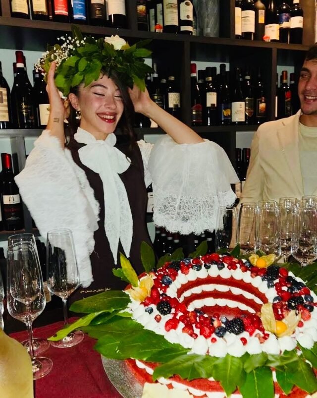 Vinness 252 Congratulazioni alla nostra dottoressa ❤️🎓 #enotecanapoli #vinness #vinnesswinestore
#vinerianolana #enotecavinness #vinerianola #vineria
#bracerianola #bracerianolana #braceriavinness #enoteca
#enotecanolana #vinerianapoli #gastronomianola
#vineriavinness #braceria #gastronomiavinness #norceria
#renzini #gourmet #altanorceria #vinnessinlove #laurea