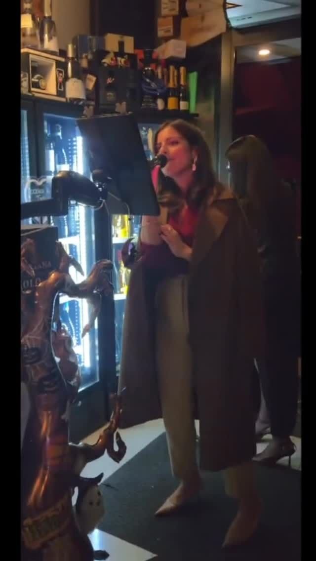 Vinness 254 Il nostro karaoke 😘🎤
#enotecanapoli
#vinness #vinnesswinestore #vinerianolana #enotecavinness #vinerianola #vineria #bracerianola #bracerianolana #braceriavinness #enoteca #enotecanolana #vinerianapoli #gastronomianola #vineriavinness #braceria #gastronomiavinness #norceria #renzini #gourmet #altanorceria #vinnessinlove