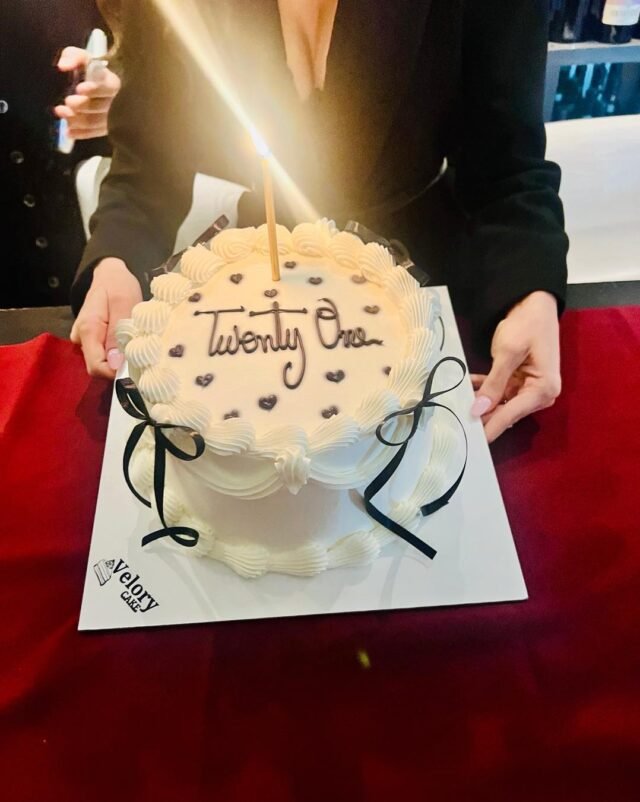 🎉 Buon Compleanno! 🎂✨Ieri al Vinness abbiamo avuto il piacere di festeggiare una cliente che ha scelto il nostro locale per celebrare il suo giorno più importante.Tra brindisi, sorrisi e atmosfera di casa, la serata è diventata un ricordo bellissimo… proprio come quelli che amiamo creare ogni giorno qui da noi 🍷❤️Grazie per aver condiviso il tuo compleanno con noi: la tua energia ha reso tutto ancora più magico.Ti auguriamo un anno pieno di felicità, amore e momenti preziosi! 🌟#enotecanapoli #vinness #vinnesswinestore #vinerianolana #enotecavinness #vinerianola #vineria #bracerianola #bracerianolana #braceriavinness #enoteca #enotecanolana #vinerianapoli #gastronomianola #vineriavinness #braceria #gastronomiavinness #norceria #renzini #gourmet #altanorceria #vinnessinlove