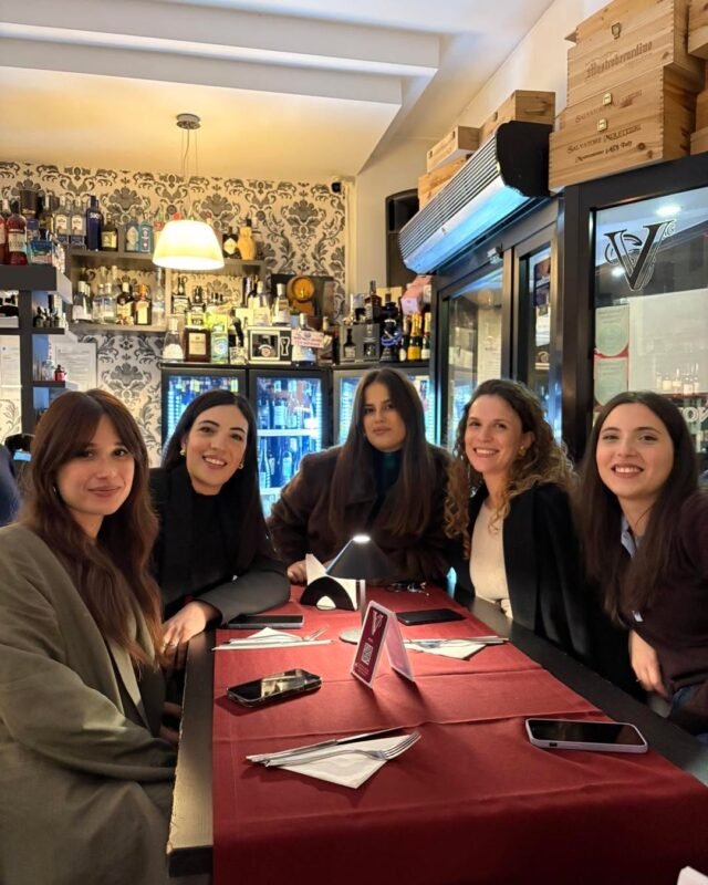 I vostri sorrisi sono i nostri momenti preferiti. Da oggi le foto scattate nel nostro locale diventano ancora più speciali: le stampiamo in formato polaroid per custodire insieme i ricordi più belli.📸 Vieni a creare la tua!#enotecanapoli #vinness #vinnesswinestore #vinerianolana #enotecavinness #vinerianola #vineria #bracerianola #bracerianolana #braceriavinness #enoteca #enotecanolana #vinerianapoli #gastronomianola #vineriavinness #braceria #gastronomiavinness #norceria #renzini #gourmet #altanorceria #vinnessinlove